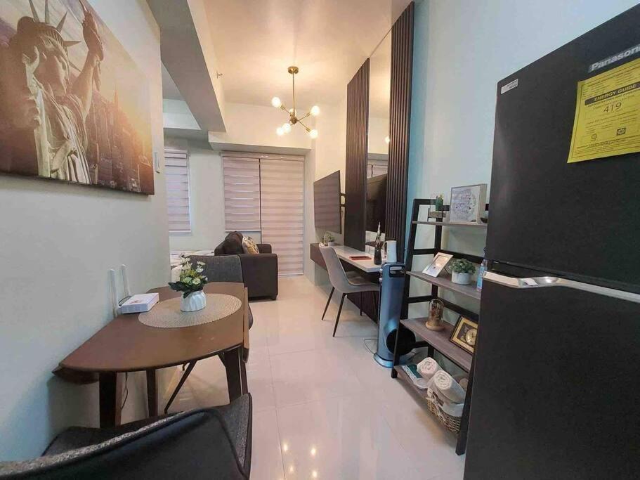 Apartment Moa Pasay, Shore 3 Residences - Modern Luxury Manila