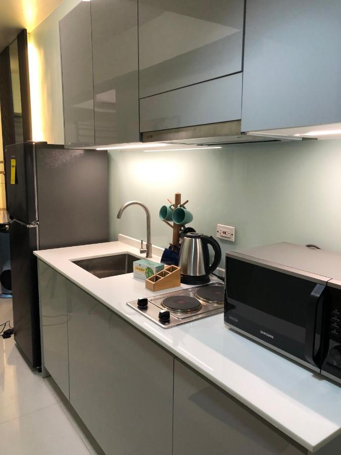 Moa Pasay, Shore 3 Residences - Modern Luxury Apartment